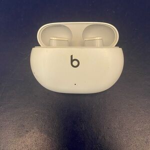 Beats White Wireless Earbuds